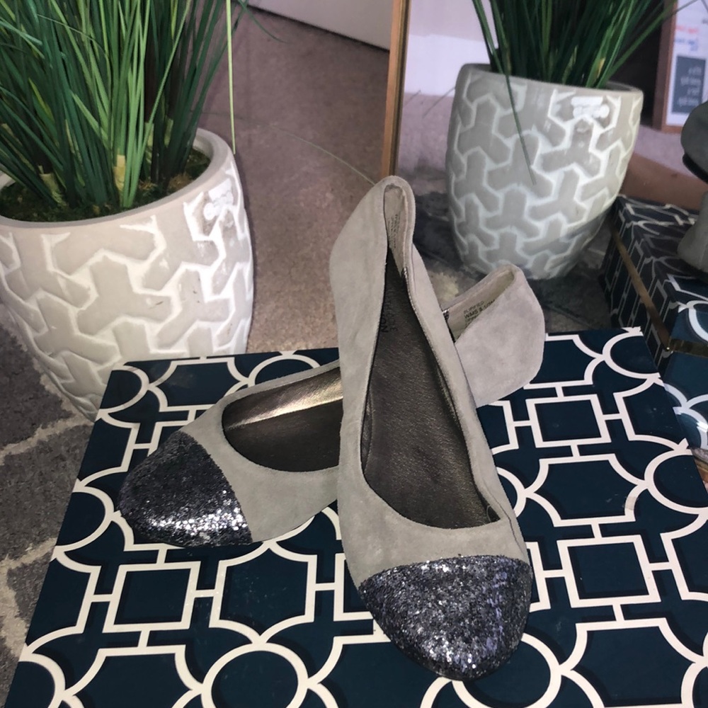 Kenneth Cole Reaction gray flat shoe